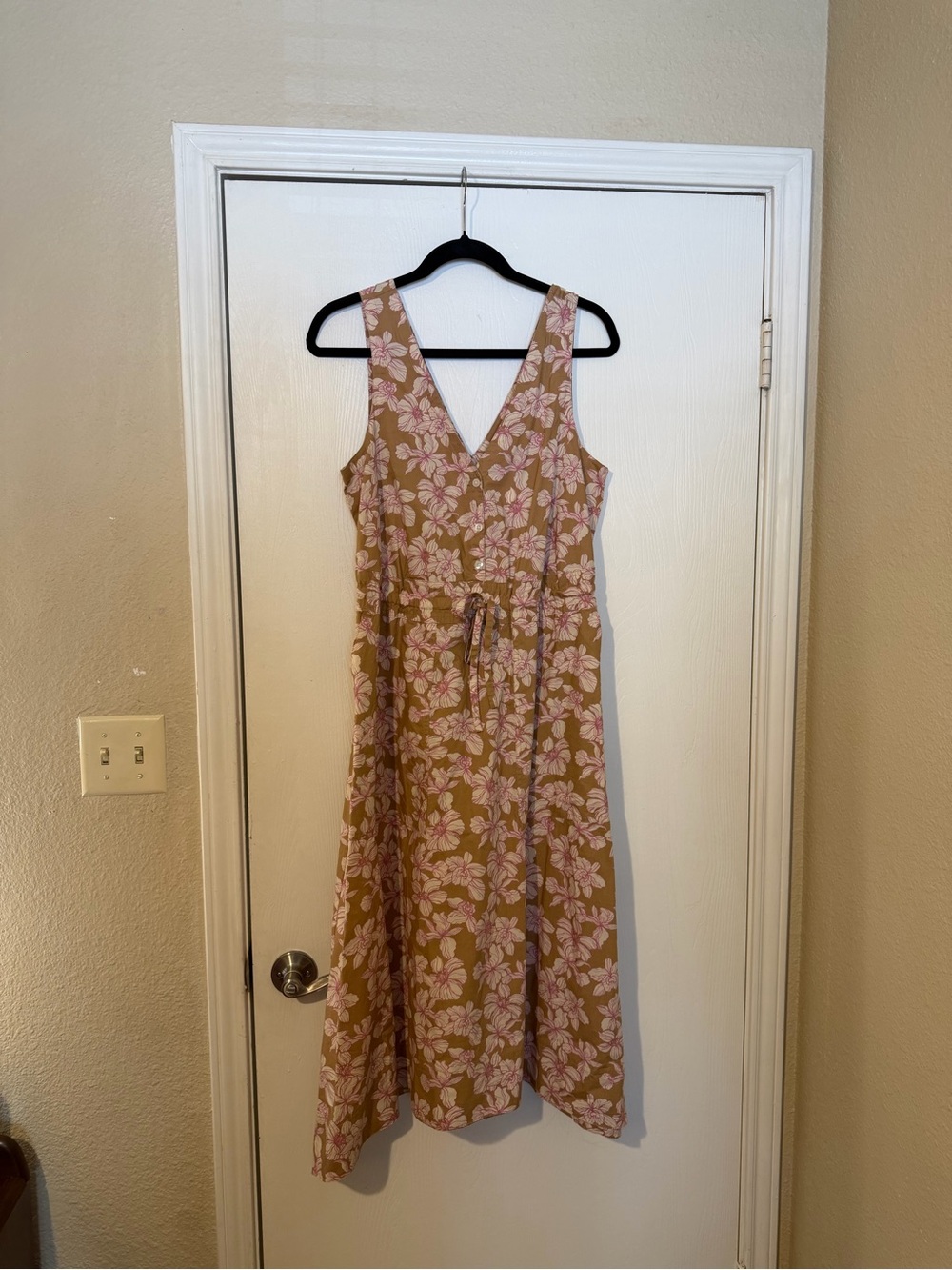 Gap- Floral V-Neck Sleeveless Midi Dress